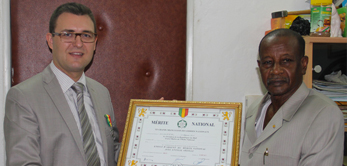 Le 29 novembre 2011, Sébastien Philippe a reçu la médaille de l’Ordre de Mérite National du Mali, à l’achèvement de la Cité Administrative.
